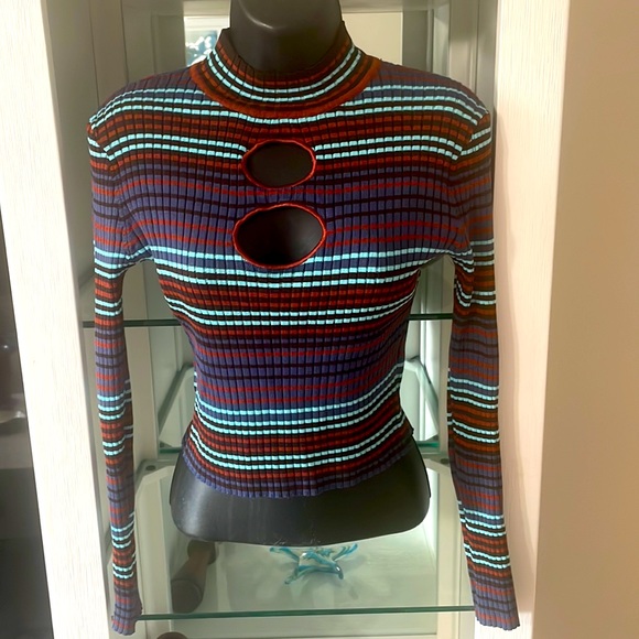 Cropped lightweight sweater with cut outs. Size medium - Picture 2 of 8